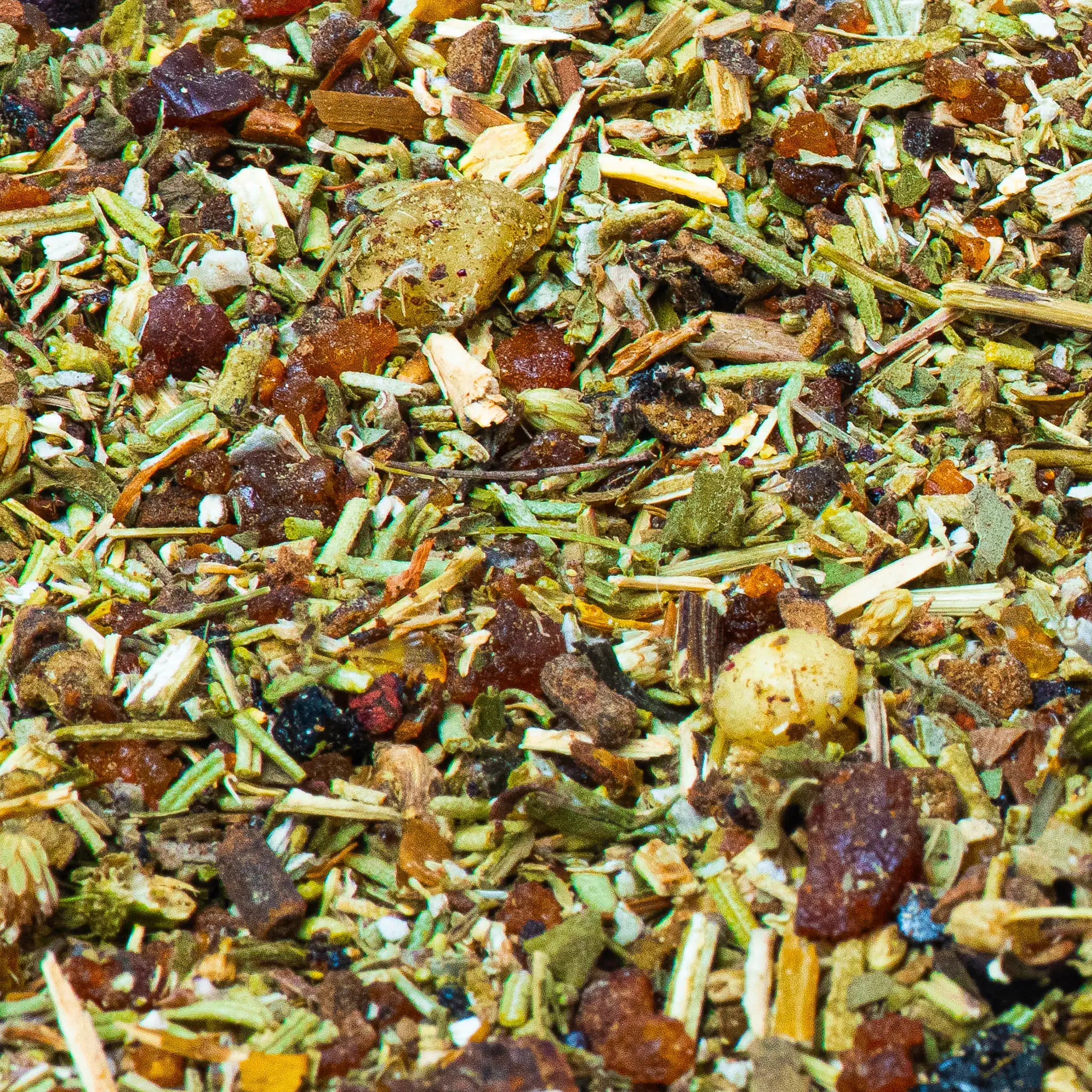 Compozitie botanica SANTHARA pentru fumigatie, cu plante aromatice uscate, rasini si bucati vegetale verzi si aurii.