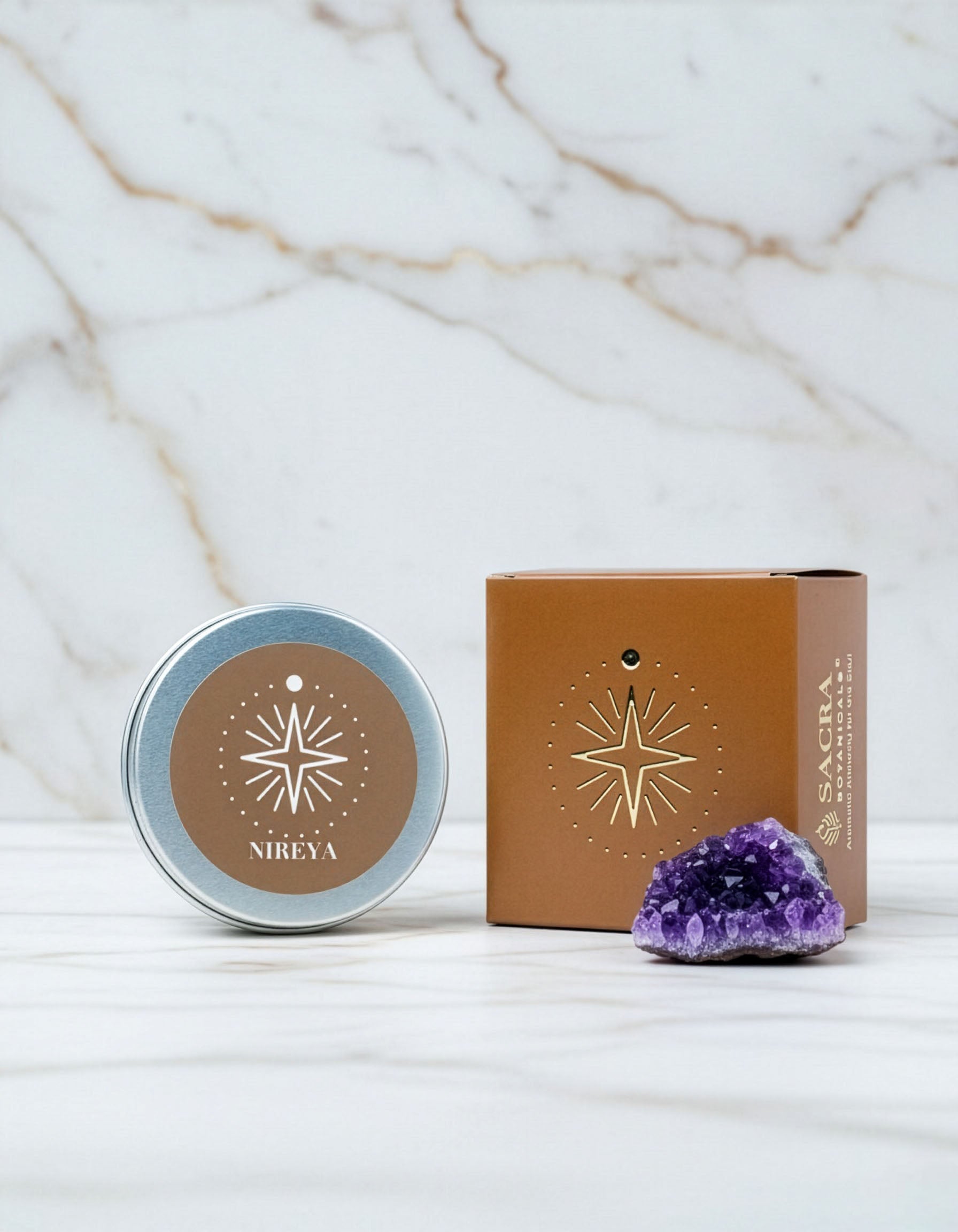 Blend botanic Nireya pentru fumigatie, cutie si recipient metalic Sacra Botanicals alaturi de cristal