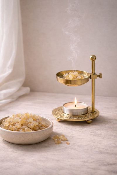 Incalzitor din alama pentru tamaie cu lumanare tip pastila si rasina incalzita lent