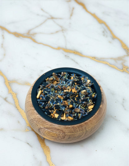 Blend botanic Selunai pentru fumigatie, compozitie ritualica din plante si rasini intr-un bol din lemn