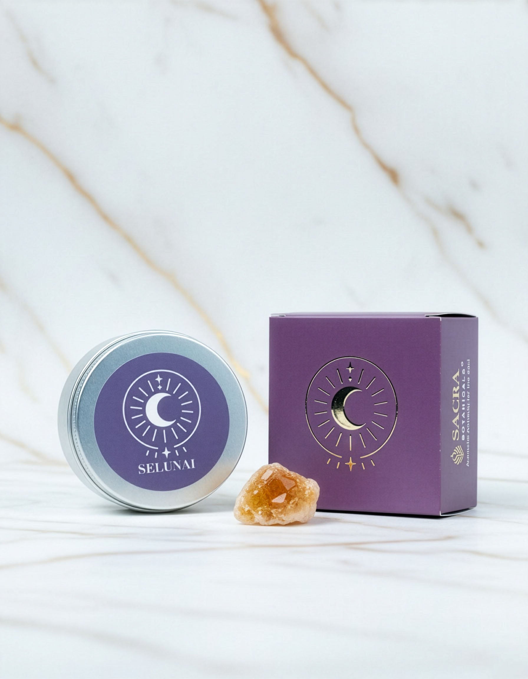Blend botanic Selunai pentru fumigatie, cutie si recipient metalic Sacra Botanicals alaturi de cristal